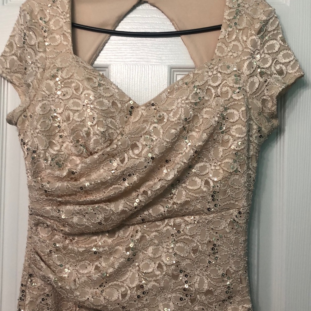 Dress - Picture 3 of 4